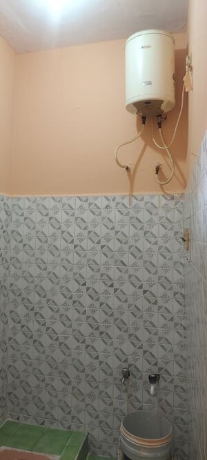 Bathroom in 1 BHK Builder Floor at Jeevan Bima Nagar – for Rent