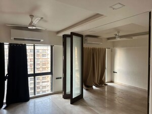 Room in 2 BHK Apartment at Piramal Aranya, Byculla – for Rent