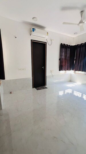 Furnished Amenities in 2 BHK Apartment at Lodha Luxuria, Majiwada – for Rent