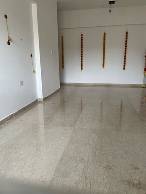 Room in 2.5 BHK Apartment at Lodha Splendora, Ghodbunder Road – for Rent