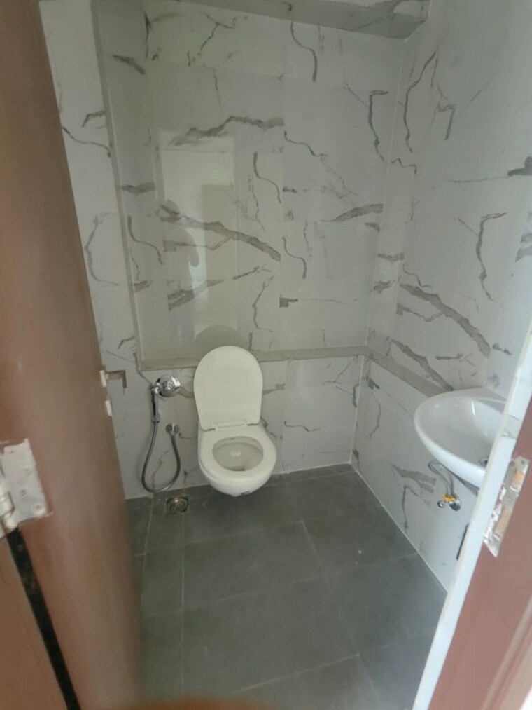 Bathroom, sheth-auris-bliss 2 Bedroom 604 Sq.Ft. Apartment In Malad West Mumbai 10761758
