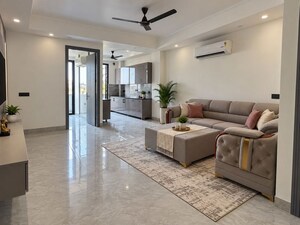 Living Room in 4 BHK Builder Floor at Sector 51 – for Rent