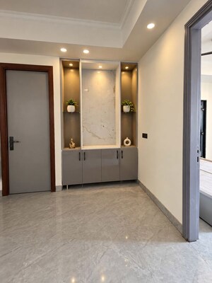 Building Lobby in 4 BHK Builder Floor at Sector 51 – for Rent