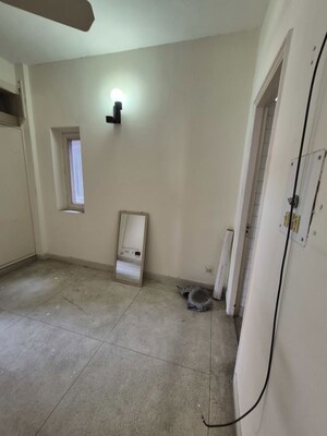 Master Bedroom in 3.5 BHK Apartment at Mayur Vihar – for Rent