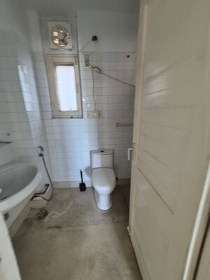 Bathroom in 3.5 BHK Apartment at Mayur Vihar – for Rent
