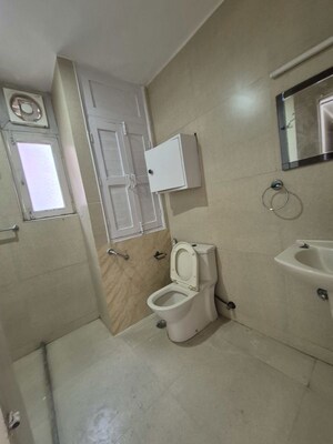 Bathroom in 3.5 BHK Apartment at Mayur Vihar – for Rent