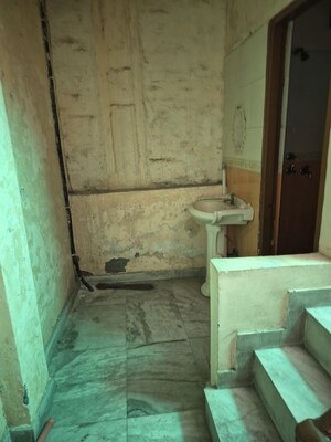 Attached Bathroom in 1.5 BHK Builder Floor at Mayur Vihar – for Rent