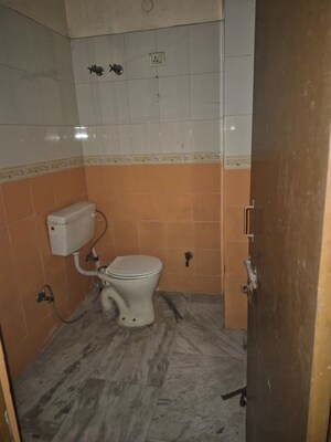 Bathroom in 1.5 BHK Builder Floor at Mayur Vihar – for Rent