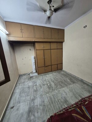 Master Bedroom in 1.5 BHK Builder Floor at Mayur Vihar – for Rent