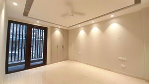 Room in 3 BHK Builder Floor at Chittaranjan Park – for Sale