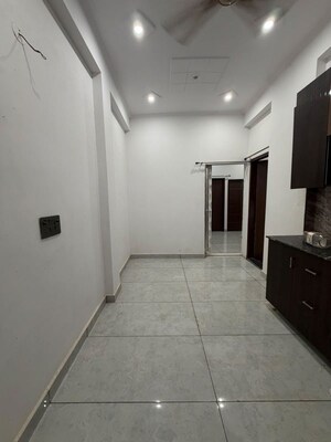 Room in 1 BHK Villa at Gaur Yamuna City, Gaur Yamuna City – for Rent