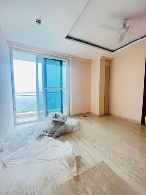 Room in 3.5 BHK Apartment at Ambience Tivertone, Sector 50 – for Rent