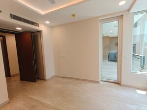 Room in 3.5 BHK Apartment at Ambience Tivertone, Sector 50 – for Rent