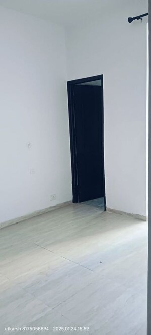 Room in 3 BHK Apartment at Rishita Celebrity Greens, Sushant Golf City – for Rent