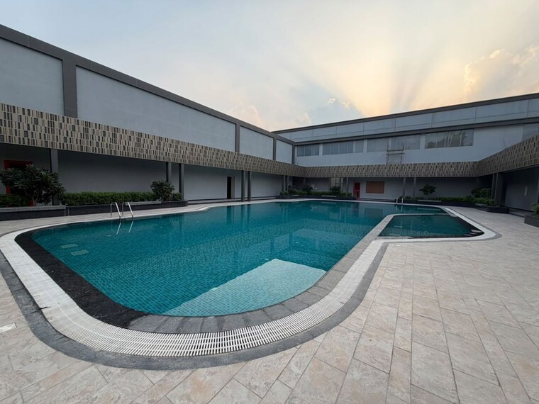 Swimming Pool, smart-world-orchard 3.5 Bedroom 1680 Sq.Ft. Builder Floor In Sector 61 Gurgaon 10761922