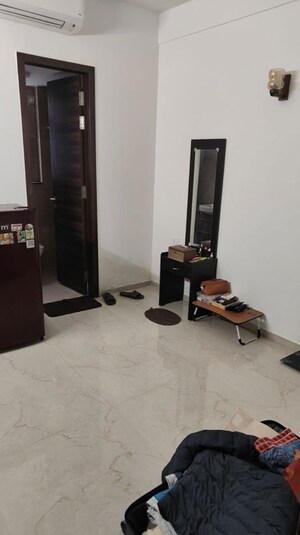 Living Room in 3.5 BHK Builder Floor at Smart World Orchard, Sector 61 – for Sale