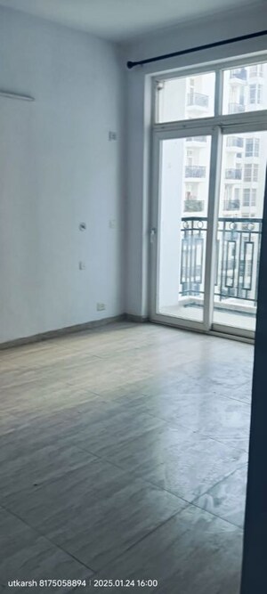 Room in 3 BHK Apartment at Ansals Celebrity Greens, Sushant Golf City – for Rent