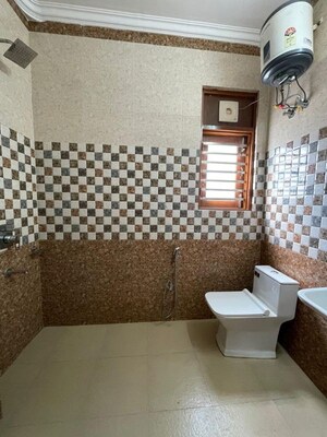 Living Room in 3 BHK Builder Floor at Sector 42 – for Rent