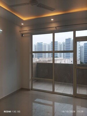 Room in 2 BHK Apartment at Pyramid Midtown, Sector 59 – for Rent