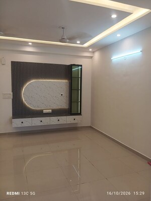 Room in 2 BHK Apartment at Pyramid Midtown, Sector 59 – for Rent