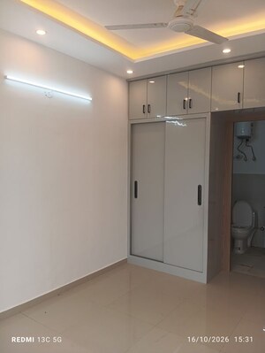 Room in 2 BHK Apartment at Pyramid Midtown, Sector 59 – for Rent