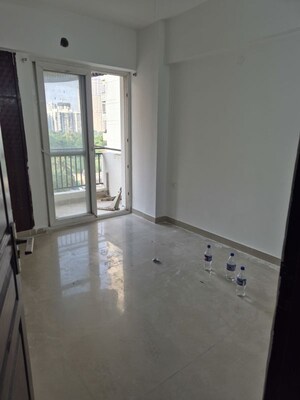 Furnished Amenities in 2.5 BHK Apartment at Sethi Max Royale, Sector 76 – for Rent