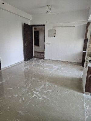 Furnished Amenities in 2.5 BHK Apartment at Sethi Max Royale, Sector 76 – for Rent