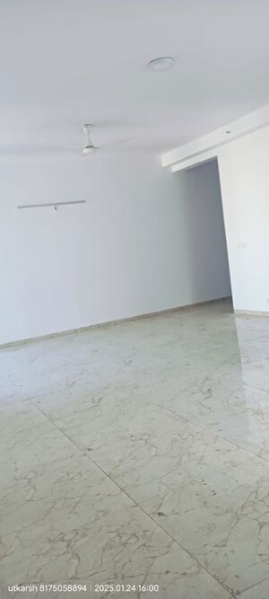 Room in 3 BHK Apartment at Ansals Celebrity Greens, Sushant Golf City – for Rent