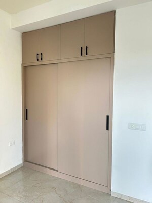 Room in 3 BHK Apartment at Smart World Orchard, Sector 61 – for Rent