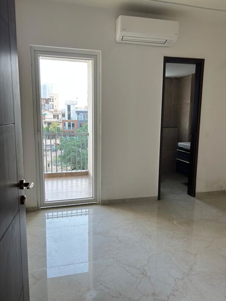Room, smart-world-orchard 3 Bedroom 1200 Sq.Ft. Apartment In Sector 61 Gurgaon 10762116