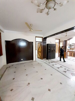 3 BHK Builder Floor For Rent in Malviya Nagar