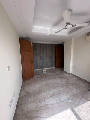 Room in 3 BHK Builder Floor at Sarvodaya Enclave – for Rent
