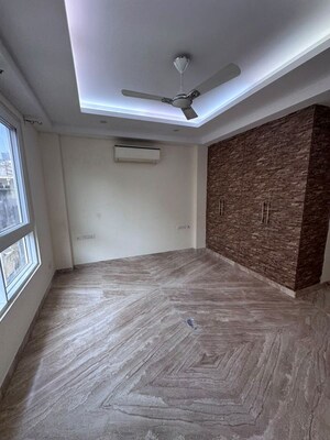 Room in 3 BHK Builder Floor at Sarvodaya Enclave – for Rent