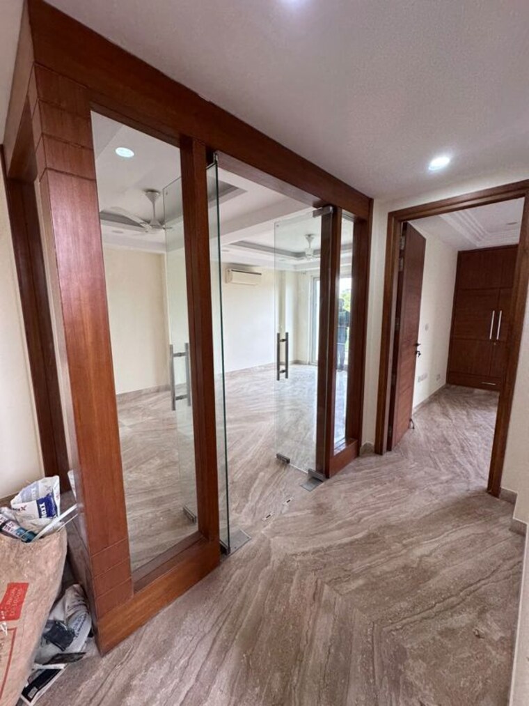 Room, sarvodaya enclave 3 Bedroom 215 Sq.Yd. Builder Floor In Sarvodaya Enclave Delhi 10762137