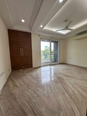 Room in 3 BHK Builder Floor at Sarvodaya Enclave – for Rent