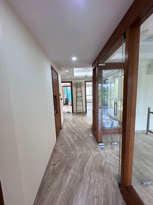 Room in 3 BHK Builder Floor at Sarvodaya Enclave – for Rent