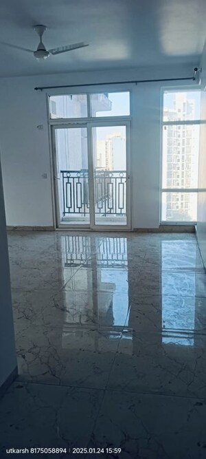 Room in 3 BHK Apartment at Ansals Celebrity Greens, Sushant Golf City – for Rent