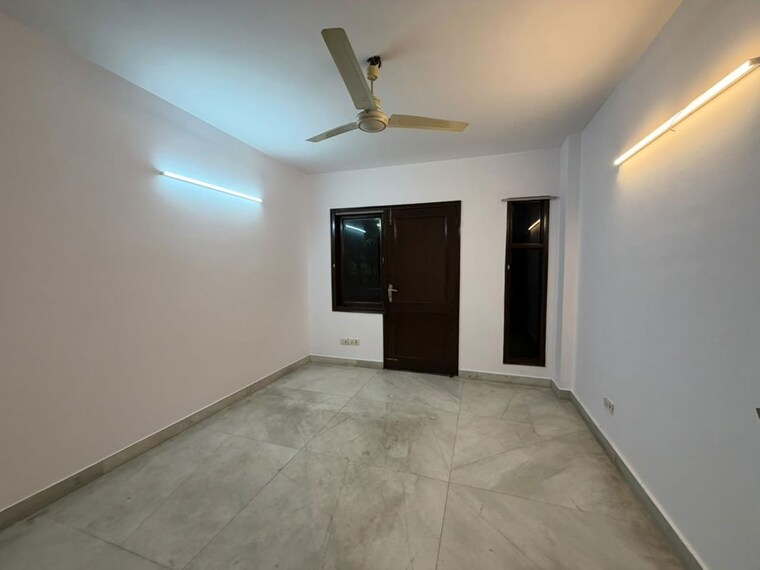 Room, nehru enclave 4 Bedroom 250 Sq.Yd. Builder Floor In Nehru Enclave Delhi 10762149