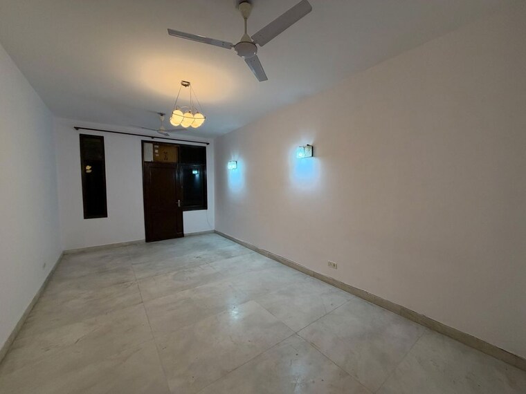 Room, nehru enclave 4 Bedroom 250 Sq.Yd. Builder Floor In Nehru Enclave Delhi 10762149