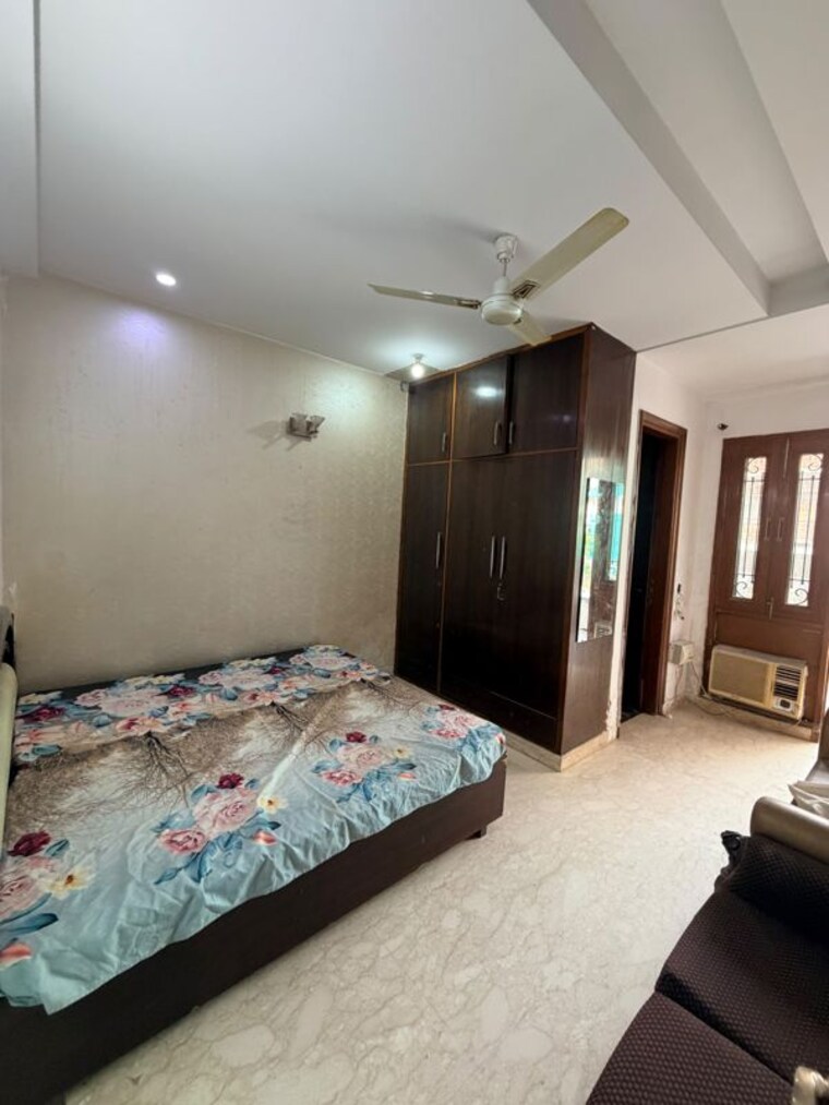 Bedroom, shivalik colony 3 Bedroom 1800 Sq.Ft. Builder Floor In Shivalik Colony Delhi 10762163