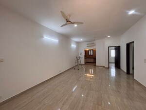 Room in 3 BHK Builder Floor at Nehru Enclave – for Rent