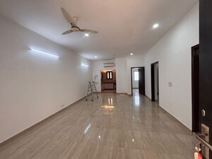 Room in 3 BHK Builder Floor at Nehru Enclave – for Rent