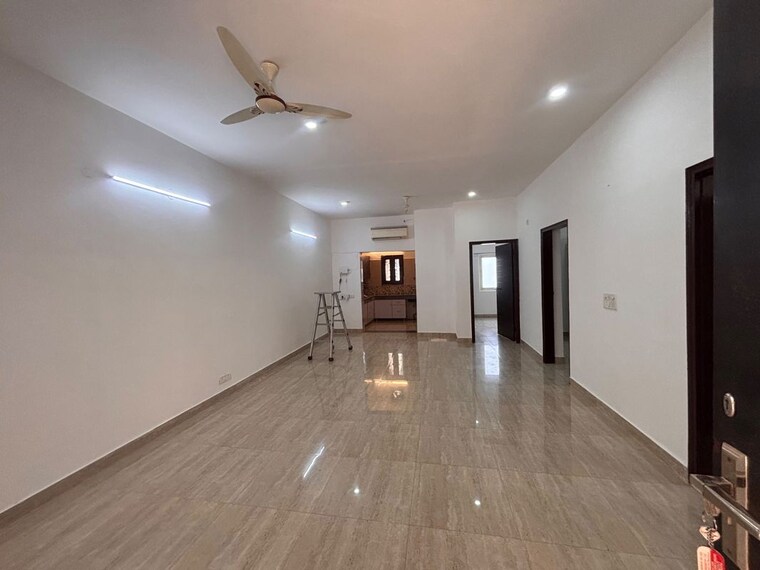 Room, nehru enclave 3 Bedroom 200 Sq.Yd. Builder Floor In Nehru Enclave Delhi 10762166