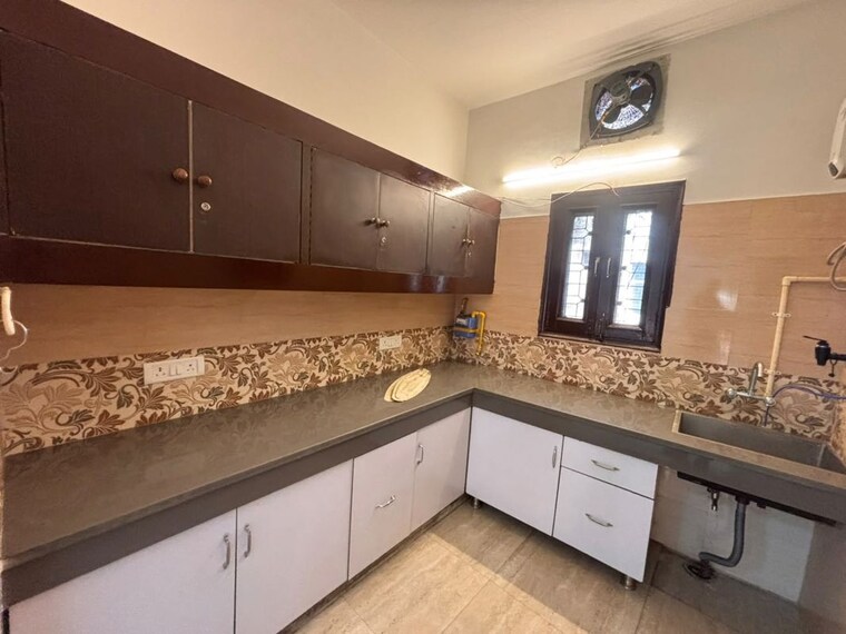 Kitchen, nehru enclave 3 Bedroom 200 Sq.Yd. Builder Floor In Nehru Enclave Delhi 10762166