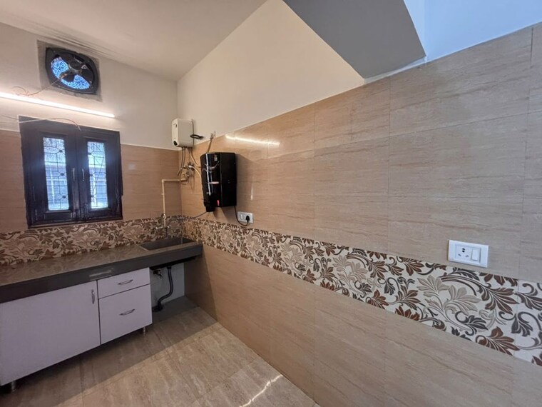 Bedroom, nehru enclave 3 Bedroom 200 Sq.Yd. Builder Floor In Nehru Enclave Delhi 10762166