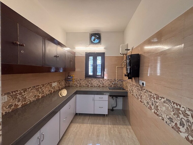 Kitchen, nehru enclave 3 Bedroom 200 Sq.Yd. Builder Floor In Nehru Enclave Delhi 10762166