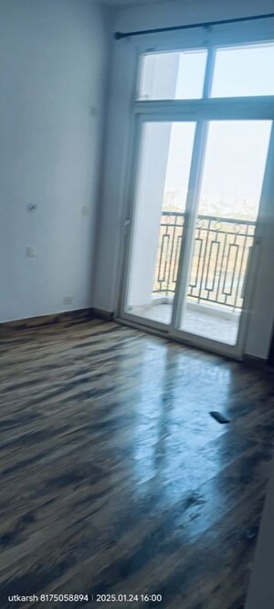 Room in 3 BHK Apartment at Ansals Celebrity Greens, Sushant Golf City – for Rent