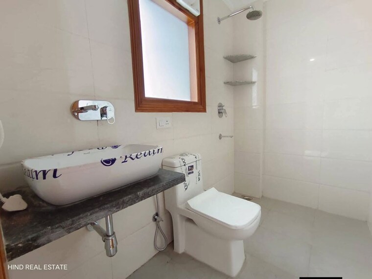 Bathroom, chittaranjan park 3 Bedroom 160 Sq.Yd. Villa In Chittaranjan Park Delhi 10746711