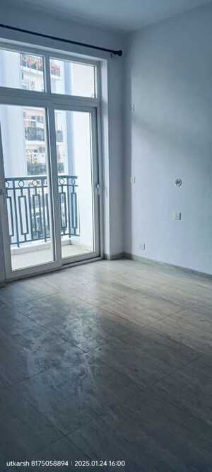 Room in 3 BHK Apartment at Ansals Celebrity Greens, Sushant Golf City – for Rent