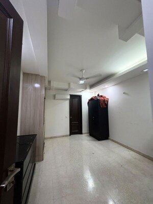 Room in 4 BHK Builder Floor at Rajouri Garden – for Rent